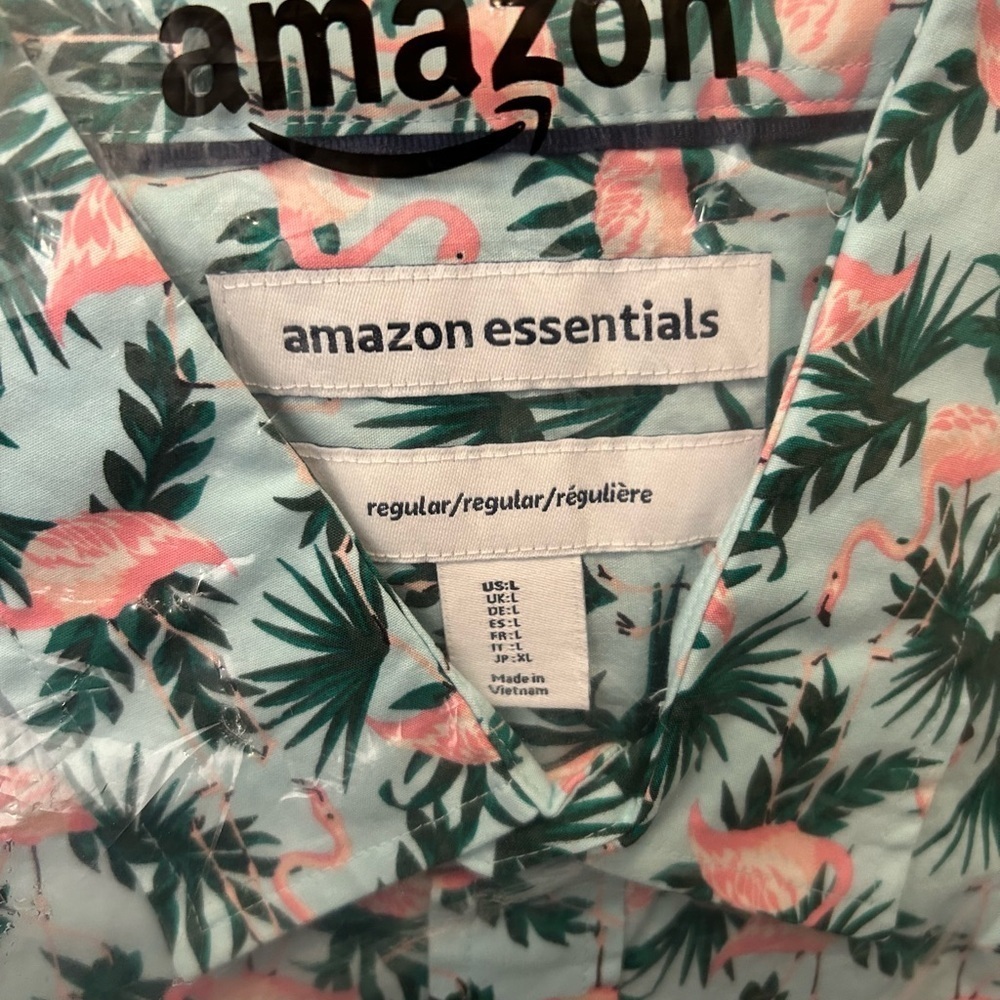 **Dive Into Style - Amazon Flamingo Button-Up! 🦩✨** - Picture 4 of 5